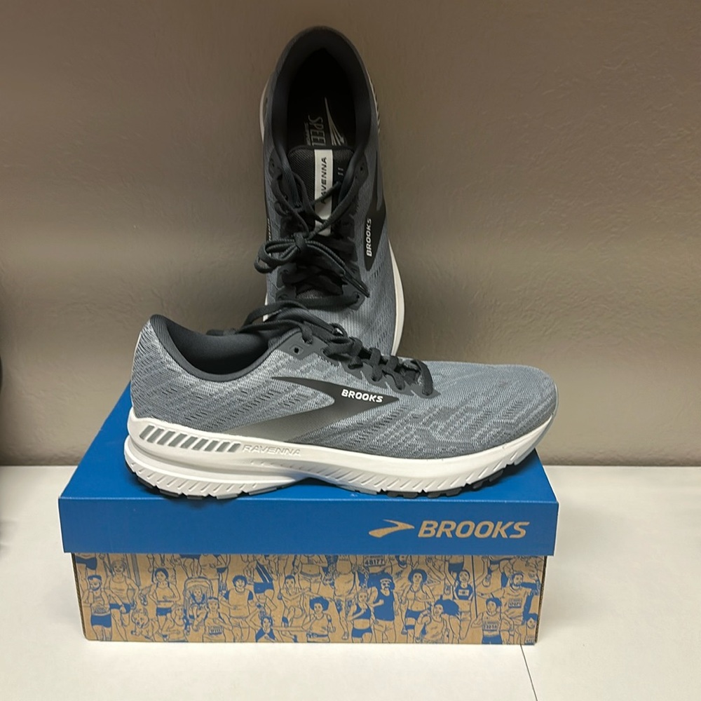 Brooks Ravenna 11 Mens Size 9